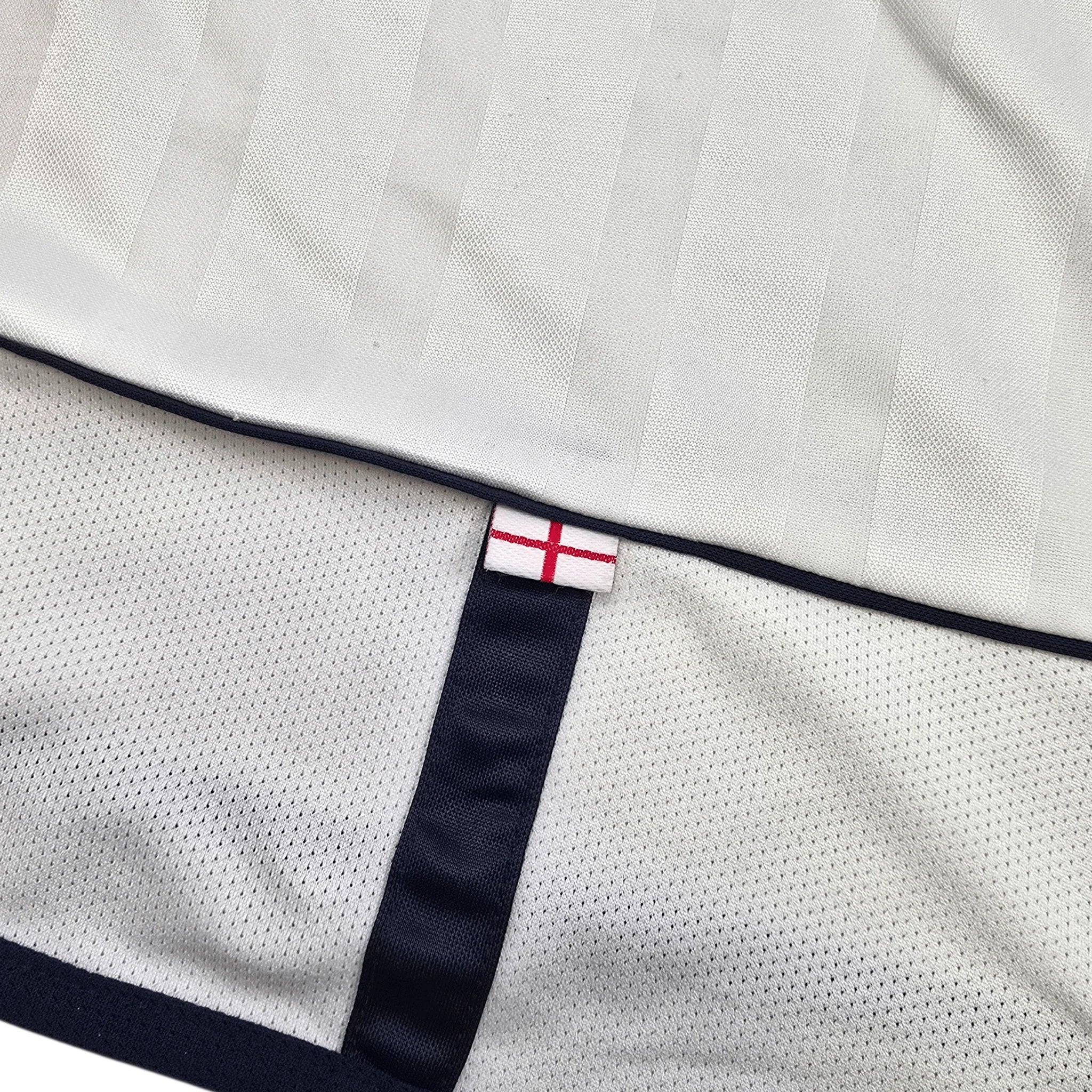 England Retro Home Kit 2001/03-5