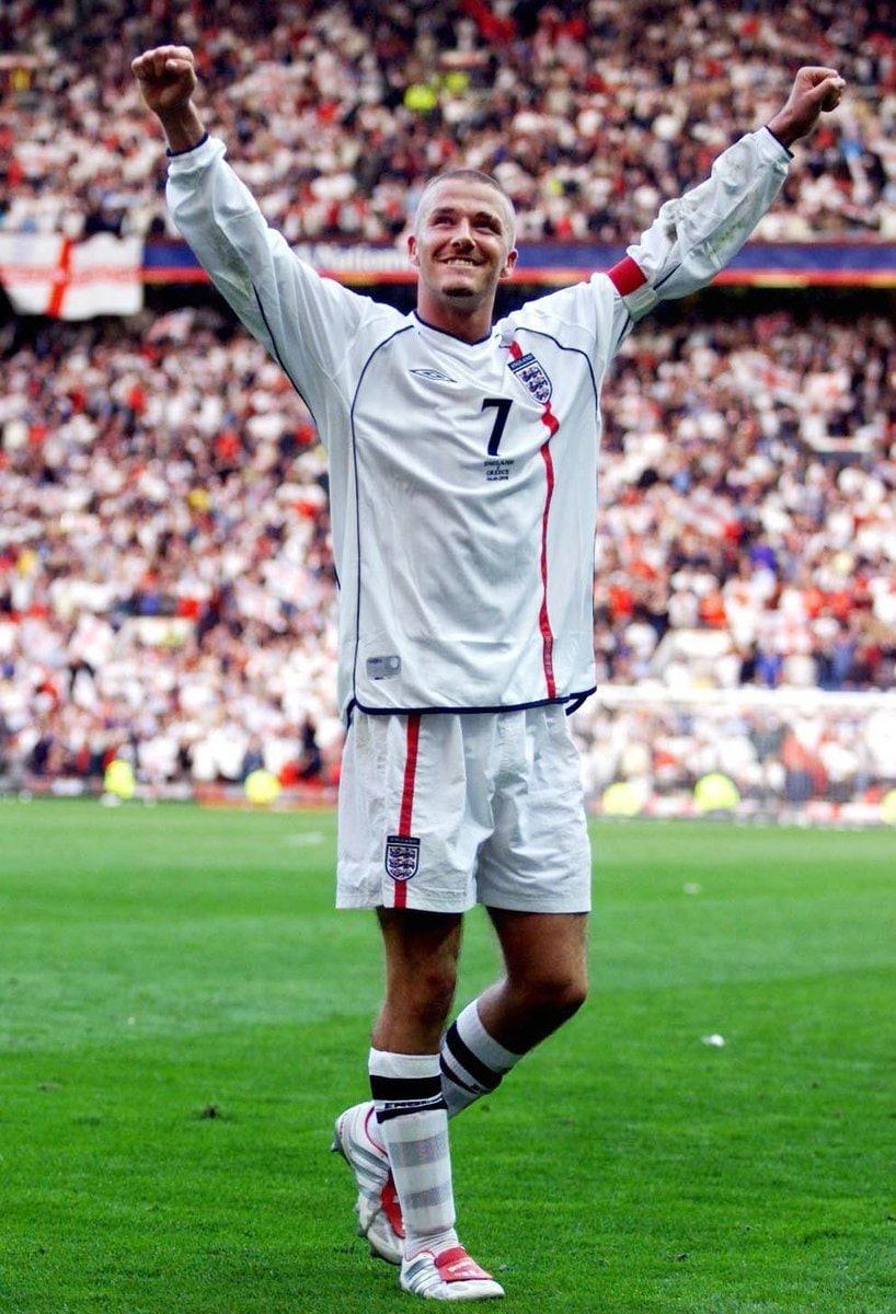 England Retro Home Kit 2001/03-6